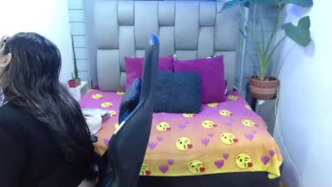 Snapshot of evelin_zaens chatting on July 8, 3:44 am evelin zaens online show from July 8, 3:44 am