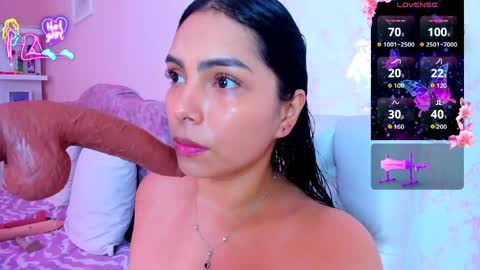 Snapshot of evelinn_belen chatting on April 24, 12:18 pm Evelinn belen online show from April 24, 12:18 pm