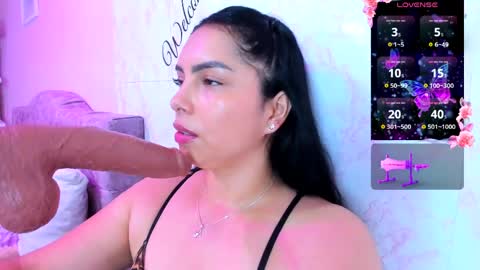 Snapshot of evelinn_belen chatting on April 29, 11:58 am Evelinn belen online show from April 29, 11:58 am
