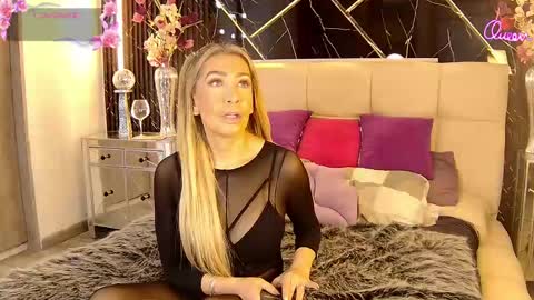 EvelynaGrey online show from April 17, 9:45 am