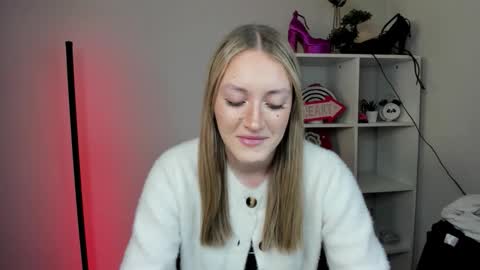 evelynblond online show from March 20, 1:38 pm