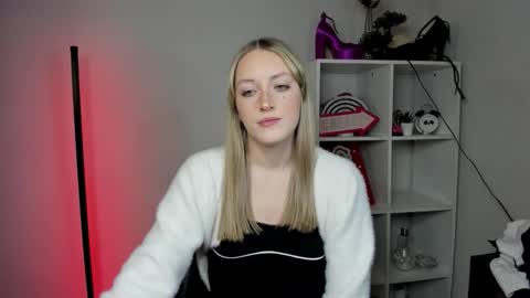 evelynblond online show from March 23, 1:26 pm