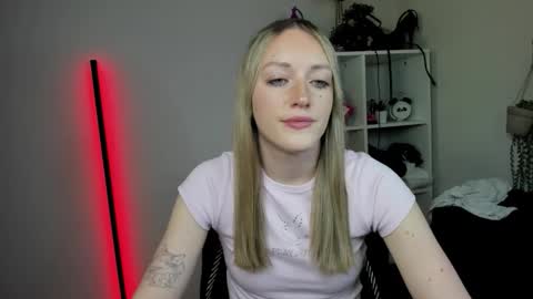 evelynblond online show from April 13, 12:32 pm