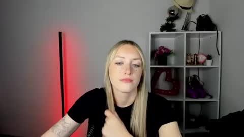 Snapshot of evelynblond chatting on July 3, 12:55 pm evelynblond online show from July 3, 12:55 pm