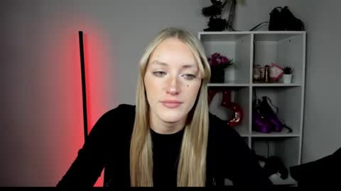 Snapshot of evelynblond chatting on July 8, 12:31 pm evelynblond online show from July 8, 12:31 pm
