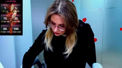 evelyne_rose online show from February 28, 6:21 am