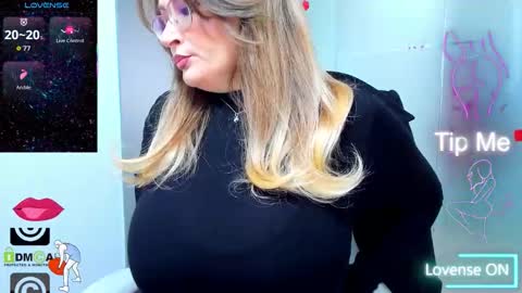 evelyne_rose online show from March 16, 5:44 am