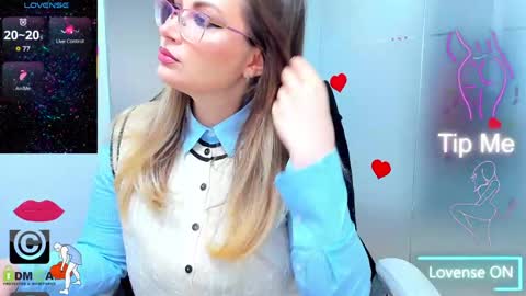 evelyne_rose online show from April 17, 5:10 am