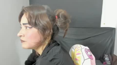 Evelyne online show from April 19, 1:38 am