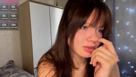 Evelyn Velvet online show from June 18, 7:19 am