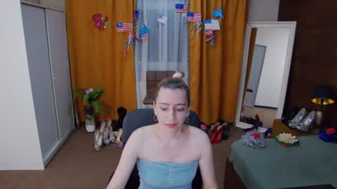 evelynreagan online show from August 1, 6:23 am