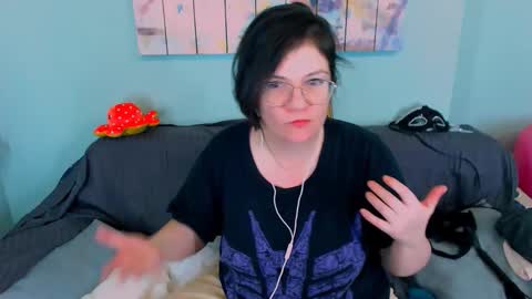 Everly online show from March 2, 5:19 am