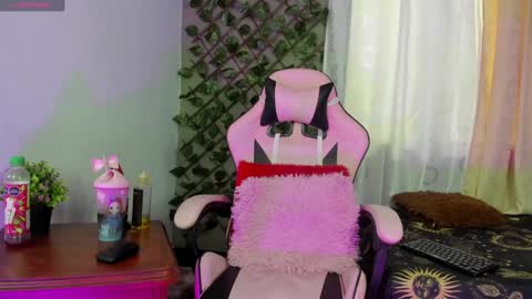 Snapshot of evha_gala chatting on January 21, 1:43 pm evha_gala online show from January 21, 1:43 pm