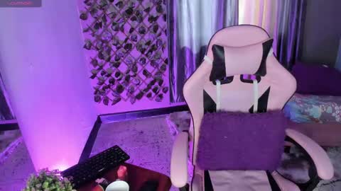 Snapshot of evha_gala chatting on February 24, 1:42 pm evha_gala online show from February 24, 1:42 pm