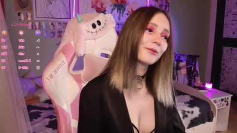 Evie online show from March 23, 10:36 pm