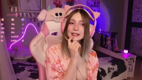 Evie online show from March 28, 10:53 pm