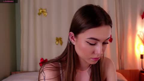 Snapshot of evieconley chatting on March 4, 12:11 pm Lilith online show from March 4, 12:11 pm