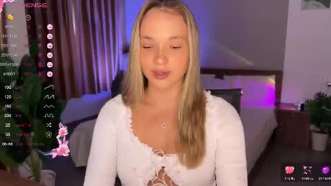Snapshot of evielina chatting on June 19, 11:52 pm evielina online show from June 19, 11:52 pm