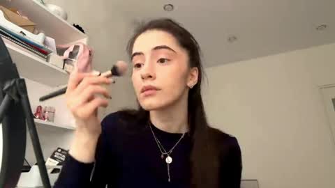 Chloe online show from May 21, 1:29 pm