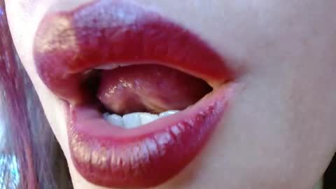 Snapshot of evolethmontenegros chatting on December 18, 10:30 am Evoleth online show from December 18, 10:30 am