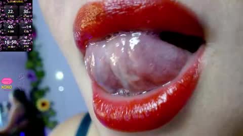 Snapshot of evolethmontenegros chatting on December 20, 5:04 am Evoleth online show from December 20, 5:04 am