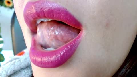 Snapshot of evolethmontenegros chatting on January 9, 6:48 am Evoleth online show from January 9, 6:48 am