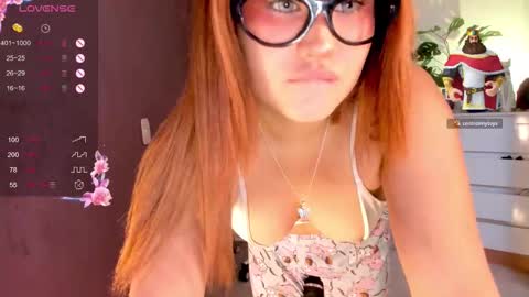 Snapshot of evva_foxxy chatting on January 12, 3:17 pm evva_foxxy online show from January 12, 3:17 pm