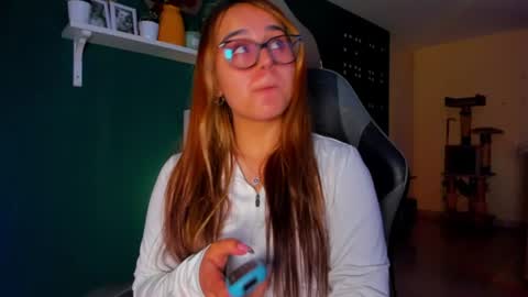 Snapshot of evy_orange1 chatting on July 2, 2:55 am EVY online show from July 2, 2:55 am