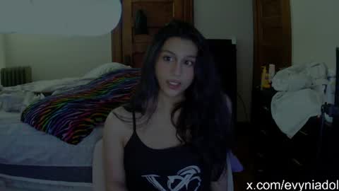 Snapshot of evyniadoll chatting on July 28, 3:08 pm Avelyn Evynia online show from July 28, 3:08 pm