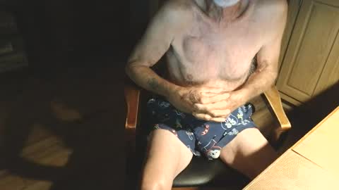 Snapshot of ewjackaz chatting on April 3, 4:10 am ewjackaz online show from April 3, 4:10 am