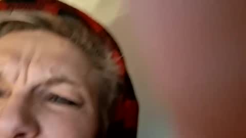 Snapshot of excitmama chatting on March 8, 9:35 am excitmama online show from March 8, 9:35 am