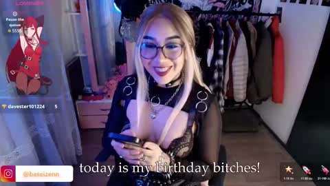 Snapshot of exodiakinky chatting on February 13, 4:41 am Goddess Exodia please help me reach 100 thumbs up online show from February 13, 4:41 am