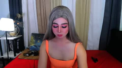 Snapshot of expensive_elise chatting on April 21, 5:28 pm expensive_elise online show from April 21, 5:28 pm