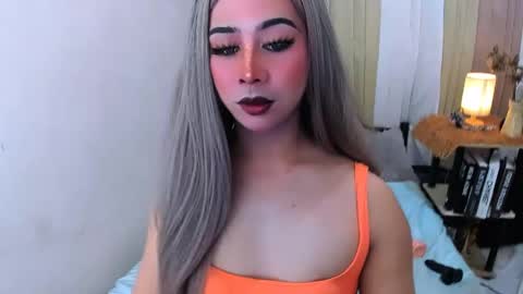 Snapshot of expensive_elise chatting on May 5, 4:15 pm expensive_elise online show from May 5, 4:15 pm