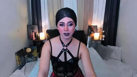 Snapshot of expensive_elise chatting on May 7, 4:45 pm expensive_elise online show from May 7, 4:45 pm