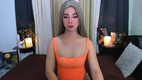 Snapshot of expensive_elise chatting on May 10, 5:29 pm expensive_elise online show from May 10, 5:29 pm