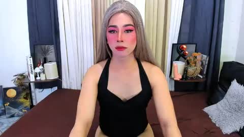 Snapshot of expensive_elise chatting on May 16, 10:08 pm expensive_elise online show from May 16, 10:08 pm