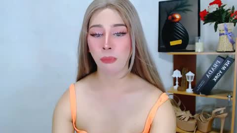 Snapshot of expensive_elise chatting on May 20, 6:41 am expensive_elise online show from May 20, 6:41 am