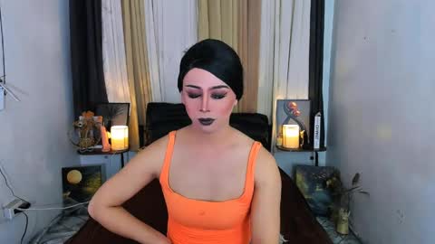Snapshot of expensive_elise chatting on May 21, 4:03 pm expensive_elise online show from May 21, 4:03 pm