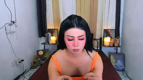 Snapshot of expensive_elise chatting on June 3, 5:29 pm expensive_elise online show from June 3, 5:29 pm