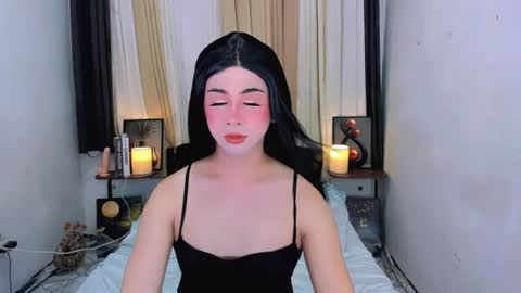 Snapshot of expensive_elise chatting on June 22, 10:45 am expensive_elise online show from June 22, 10:45 am