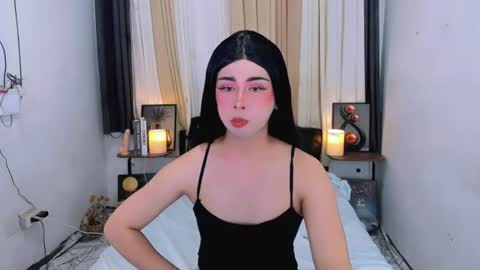 Snapshot of expensive_elise chatting on June 23, 11:19 am expensive_elise online show from June 23, 11:19 am