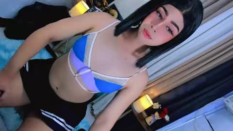 Snapshot of expensive_elise chatting on July 17, 6:57 pm expensive_elise online show from July 17, 6:57 pm