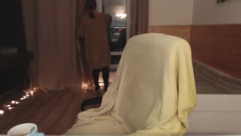 Crystal online show from February 27, 6:09 pm