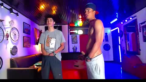 extrangers online show from February 1, 1:20 pm