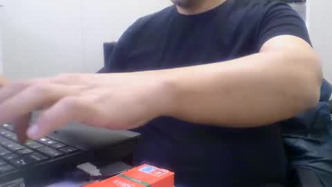 Snapshot of extrex2 chatting on February 26, 6:34 am derssing online show from February 26, 6:34 am