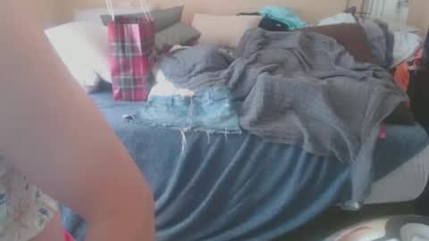 eyeswall0w online show from February 19, 2:02 pm