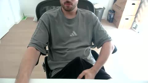 Snapshot of fabian_196 chatting on May 27, 1:30 pm Call me bitch online show from May 27, 1:30 pm