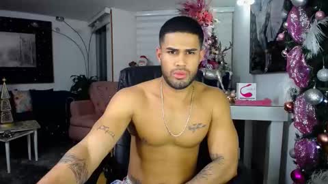 Snapshot of fabilatindick20 chatting on December 6, 7:54 am Fabian online show from December 6, 7:54 am