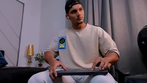 Snapshot of fabiorissi chatting on January 13, 1:55 am FABIO online show from January 13, 1:55 am